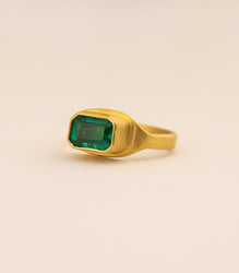 Emerald Ur Ring