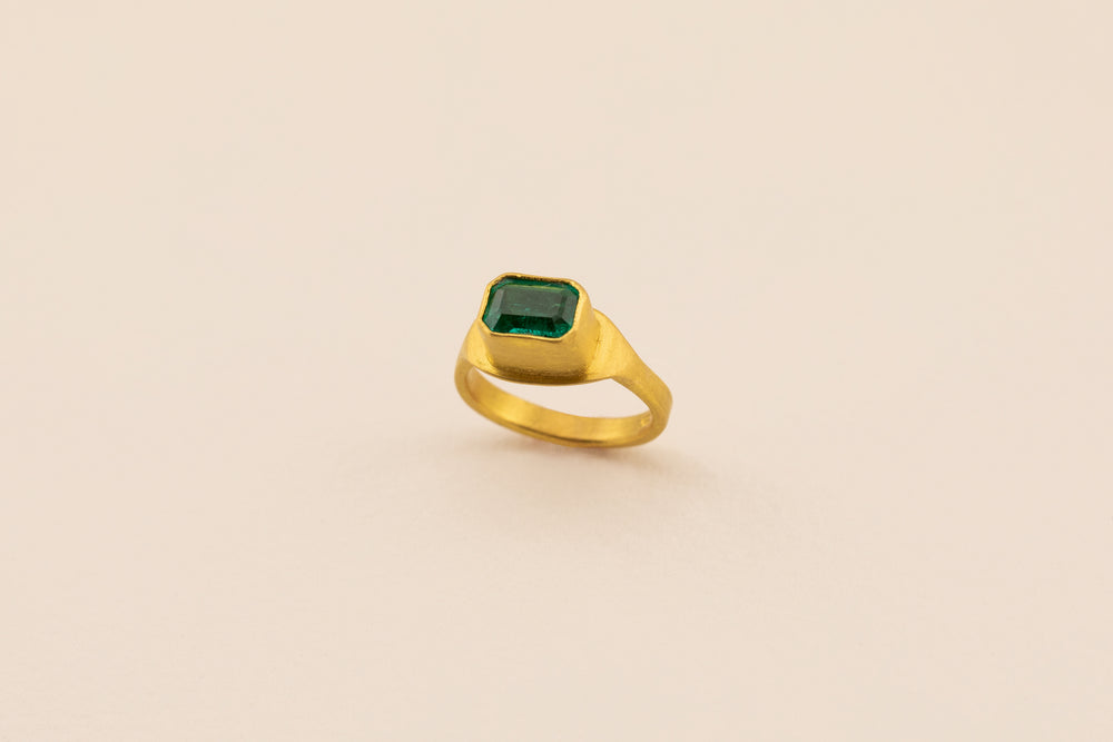 Emerald Ur Ring