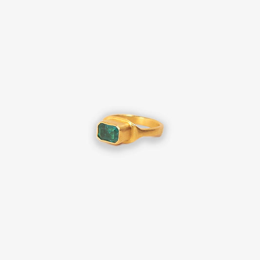 Emerald Ur Ring