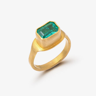 Emerald Ur Ring
