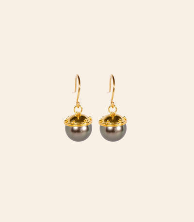 Granulated Johannes Earring in Tahitian Pearl