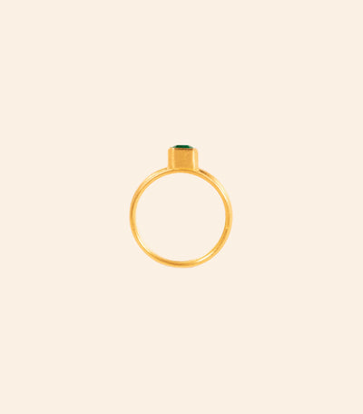 Large Ribbed Band with Emerald in UR Setting