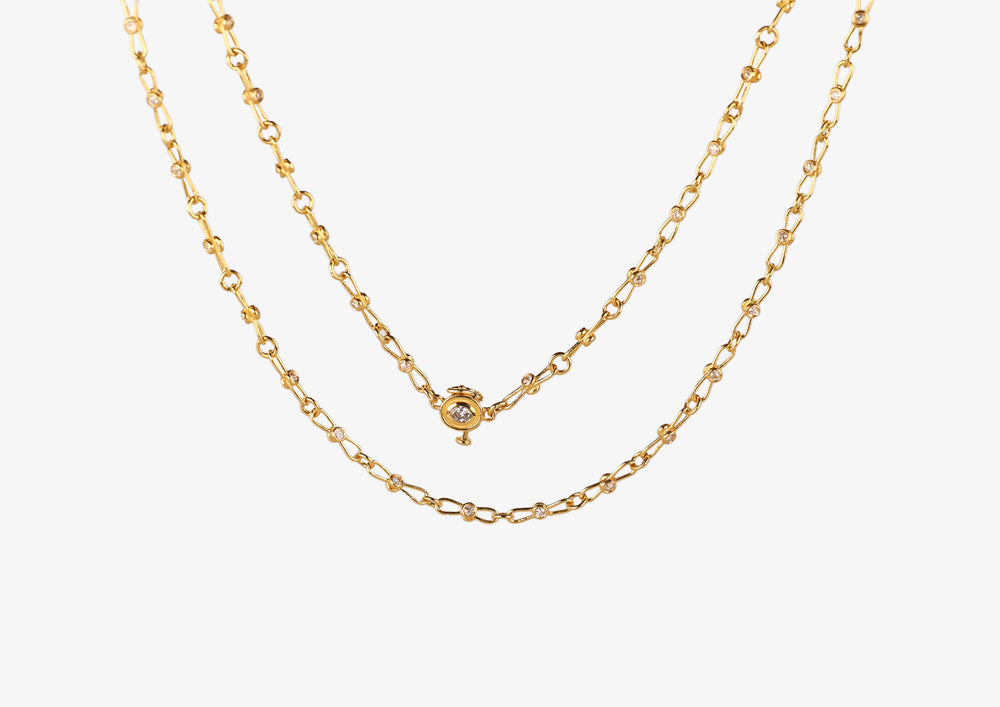 Bow Tie Chain with Double-Sided Diamonds